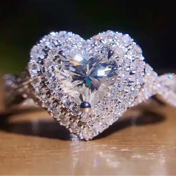 Reposhed: Elegant Heart-Shaped Diamond Ring - never used, too big to my liking - Picture 2 of 2